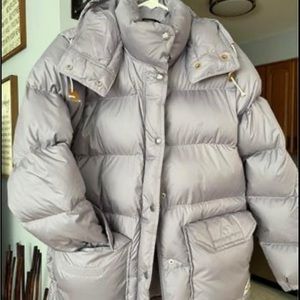 Like new North Face Women's Sierra Down Parka /puffer, size medium.